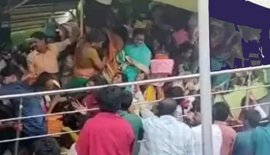 आंध्र प्रदेश के श्रीकाकुलम मंदिर में मची भगदड़, 9 श्रद्धालुओं की दर्दनाक मौत, CM नायडू ने दिए जांच के आदेश