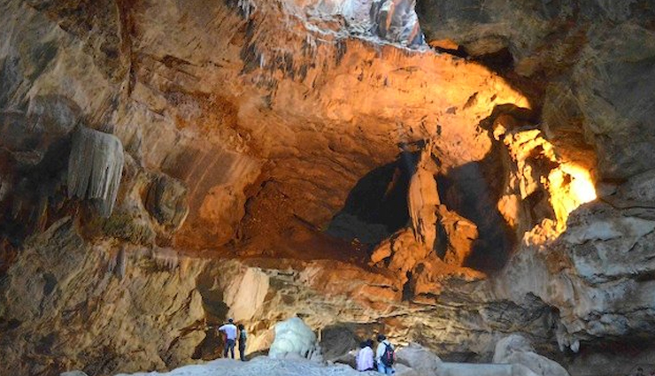 andhra pradesh,tourist attractions to visit in andhra pradesh,places to visit in andhra pradesh,araku valley,talakona waterfall,rama krishna beach,borra caves,belum caves,kondareddy buruju