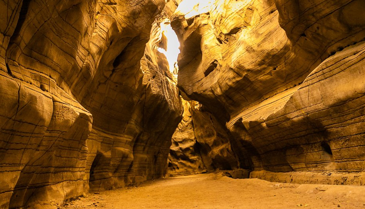 andhra pradesh,tourist attractions to visit in andhra pradesh,places to visit in andhra pradesh,araku valley,talakona waterfall,rama krishna beach,borra caves,belum caves,kondareddy buruju