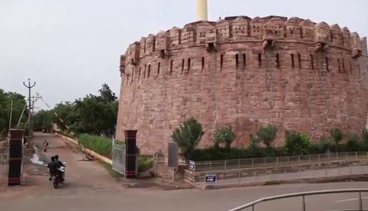 andhra pradesh,places to visit in andhra pradesh,tourist destinations in andhra pradesh,araku valley,talakona waterfall,rama krishna beach,borra caves,belum caves,kondareddy buruju