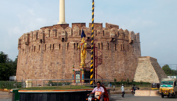 andhra pradesh,tourist attractions to visit in andhra pradesh,places to visit in andhra pradesh,araku valley,talakona waterfall,rama krishna beach,borra caves,belum caves,kondareddy buruju