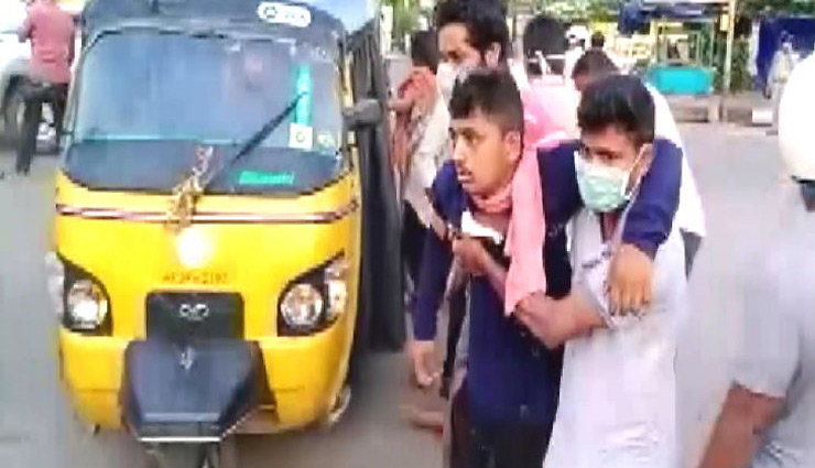 visakhapattnam,gas leakage,pharma company,navy fire safety,evacuated villages,news,news in hindi