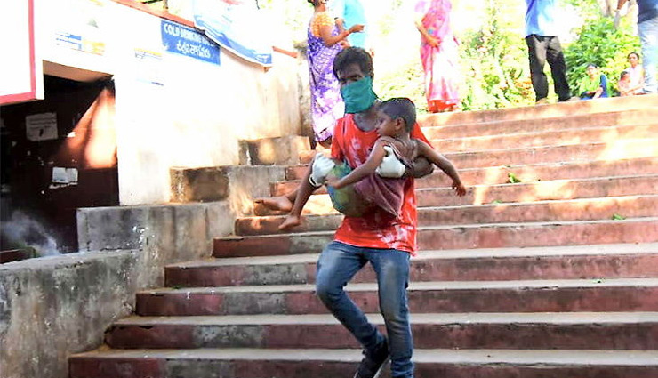 visakhapattnam,gas leakage,pharma company,navy fire safety,evacuated villages,news,news in hindi