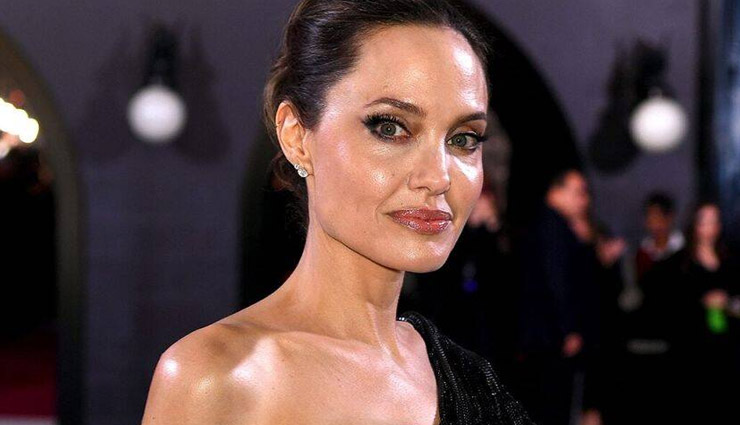 कोरोना वायरस से छिड़ी जंग में एंजेलिना जोली ने बढाए मदद के हाथ, दान किए 7.5 करोड़