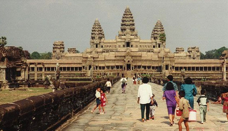 angkor wat temple,about angkor wat temple,angkor wat temple history,tourism,travel,holidays ,अंकोरवाट वाट मंदिर