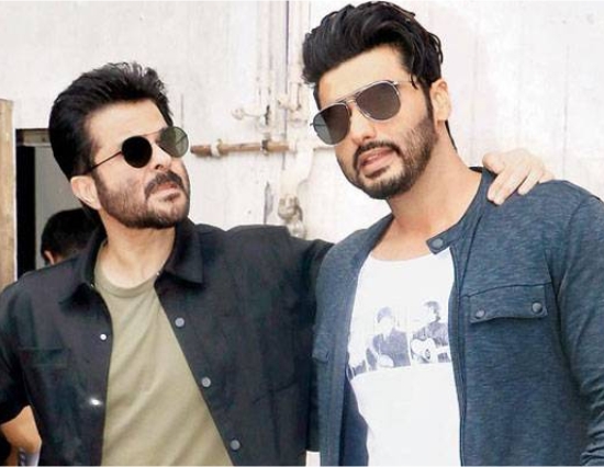 'मुबारकां' का पोस्टर रिलीज़, जुड़वाँ भतीजो के साथ नज़र आयेंगे उनके चाचा