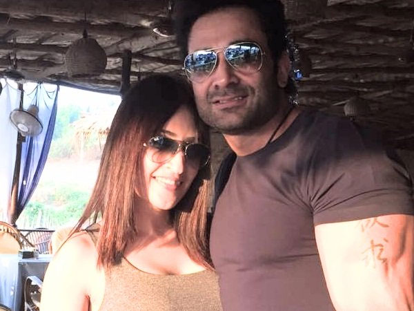 delhi,air hostess,anissia batra,suicide,husband,mayank singhvi,arrest