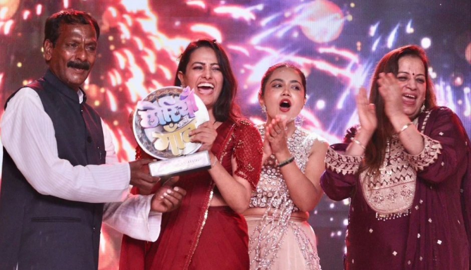 अनीता हसनंदानी ने जीता ‘छोरियां चली गांव’ का खिताब, छलक पड़े खुशी के आंसू, जैकी की बेटी कृष्णा बनीं रनरअप