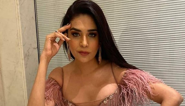 khatron ke khiladi 13,khatron ke khiladi 13 confirmed contestants,shiv thakare,archana gautam,ruhi chaturvedi,anjum fakih,sharad malhotra,jigyasa singh,arjit taneja,anjali anand,soundous moufakir,tv entertainment,tv gossips