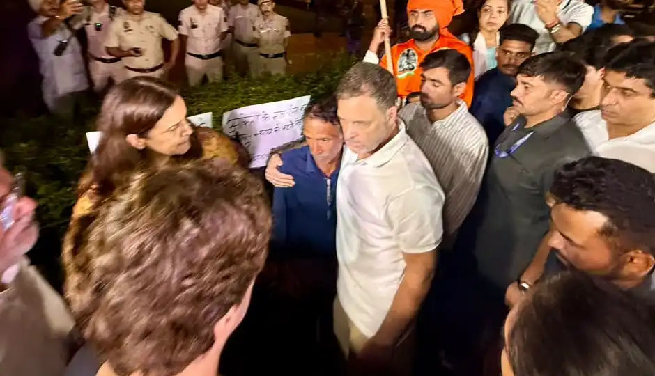 अंकिता भंडारी के परिवार से मिले राहुल गांधी, बोले- उनकी इंसाफ की लड़ाई में कांग्रेस साथ; मां ने की राष्ट्रपति से अपील