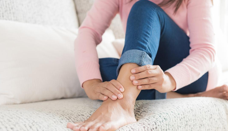 एडियों का दर्द बनता हैं बड़ी परेशानी, राहत पाने के लिए आजमाए ये उपाय