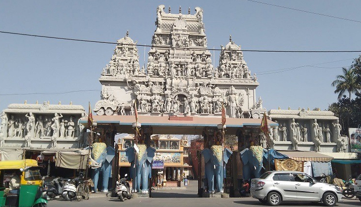 temples in indore,famous temples of indore,sacred places in indore,holy shrines in indore,must-visit temples in indore,ancient temples of indore,spiritual destinations in indore,popular religious sites in indore,temples with historical significance in indore,divine pilgrimage spots in indore