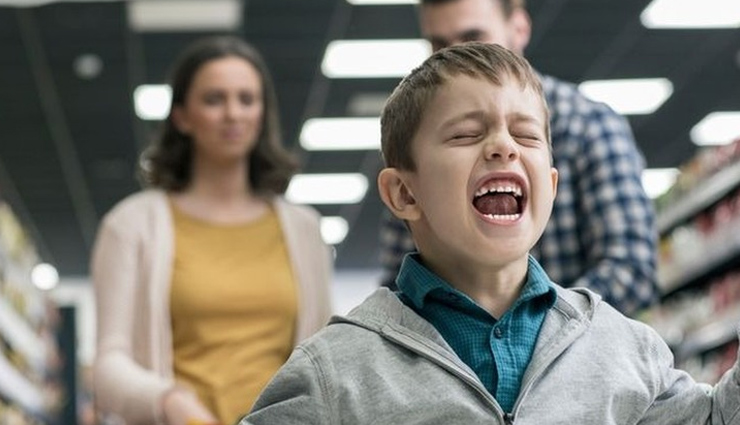 आज के बच्चों में देखने को मिल रही ये 5 गलत आदतें, परवरिश के दौरान ना करें गलती 