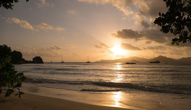 sunset spots in seychelles,best places to enjoy sunset in seychelles,scenic sunset locations in seychelles,breathtaking sunset views in seychelles,watching sunset in seychelles,romantic sunset spots in seychelles,seychelles travel guide,seychelles sunset experiences,must-visit sunset destinations in seychelles,capturing sunset beauty in seychelles