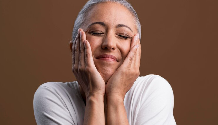 sandalwood oil benefits for skin,skincare benefits of sandalwood oil,sandalwood oil for acne treatment,anti-inflammatory properties of sandalwood oil,astringent effects of sandalwood oil,moisturizing properties of sandalwood oil,antioxidant benefits of sandalwood oil for anti-aging,sandalwood oil for even skin tone,sandalwood oil for radiant skin,calming aroma of sandalwood oil