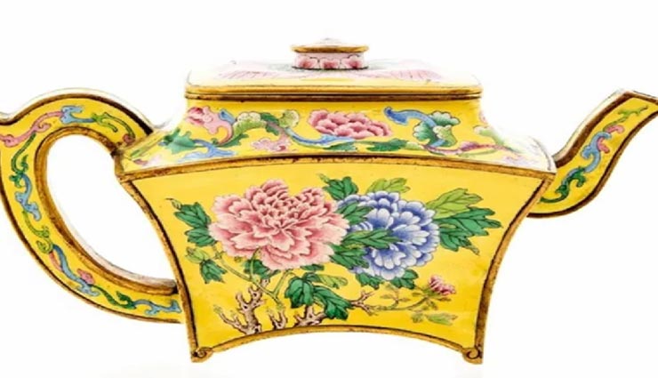 weird news,weird incident,coronavirus,lockdown,rare teapot,britain