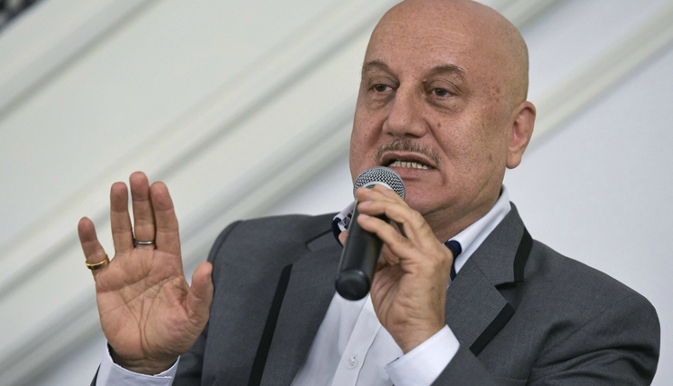 Anupam Kher takes Mumbai local to promote passenger safety