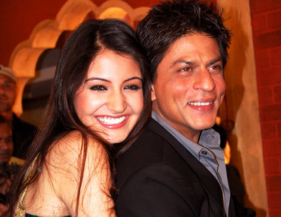 विडियो : अनुष्का ने शाहरुख़ से कहा "हा बनूँगी तेरी राधा"