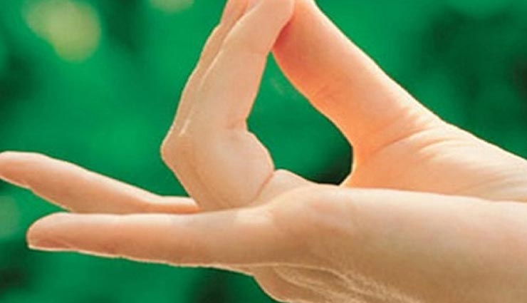 Yoga Day Special: पीरियड्स की समस्या का इलाज करती है अपान मुद्रा, जानें इसकी विधि और फायदे