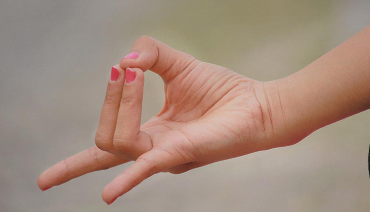10 Health Benefits of Apan Mudra Yoga and Know How to Practice It