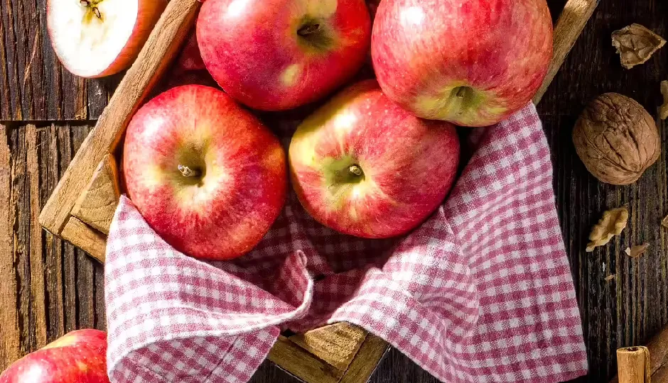 सेब खाने का सही समय: सुबह या रात? जानें कब खाएं ताकि स्वास्थ्य को मिले पूरा फायदा