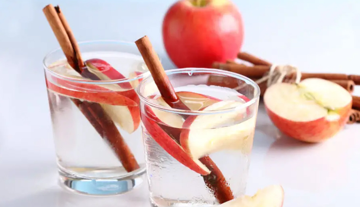 infused water,flavored water,hydration drinks,infused water recipes,healthy drinks,fruit infused water,herb infused water,summer drinks,detox water,spa water,low calorie drinks,natural drinks,refreshing drinks,non-alcoholic drinks,homemade infused water,vitamin water,water with fruit and herbs,cool drinks,weight loss drinks,healthy hydration