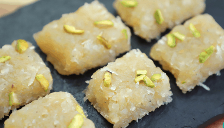 एप्पल-कोकोनट बर्फी : कभी कोई नहीं भूल सकता इसका स्वाद, मीठा खाने का हो मन तो ये है शानदार विकल्प #Recipe apple coconut barfi,apple coconut barfi sweet dish,apple coconut barfi unique dish,apple coconut barfi special dish,apple coconut barfi ingredients,apple coconut barfi recipe,apple coconut barfi tasty,apple coconut barfi healthy