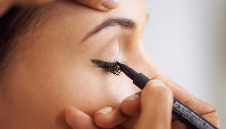 tricks to apply eyeliner,applying eyeliner,makeup tips,beauty tips