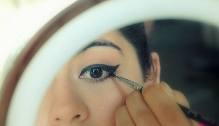 tricks to apply eyeliner,applying eyeliner,makeup tips,beauty tips