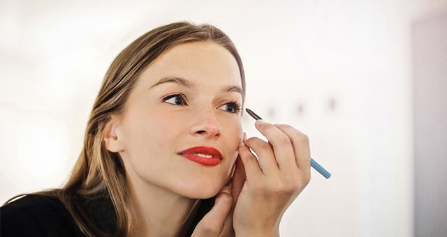 eyeliner last longer,tips to apply eyeliner,beauty tips,make up tips,skin care tips