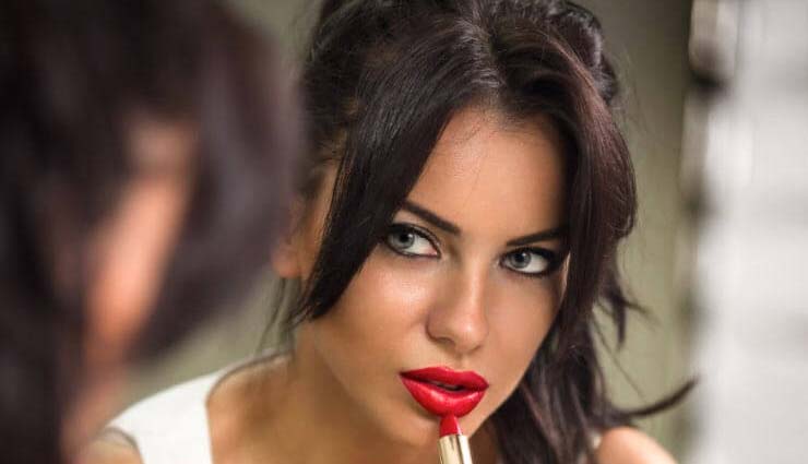 tips for applying lipstick,lipstick tricks,beauty tips,makeup tips,skin care tips