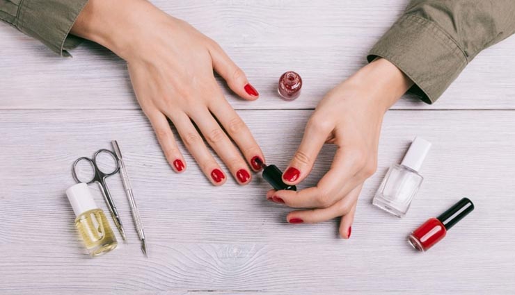 Fashion trends tip to applying nail paint and make nails beautiful 95600  पाना चाहते हैं खूबसूरत नाखून, जानें नेलपेंट लगाने का सही तरीका -   हिंदी