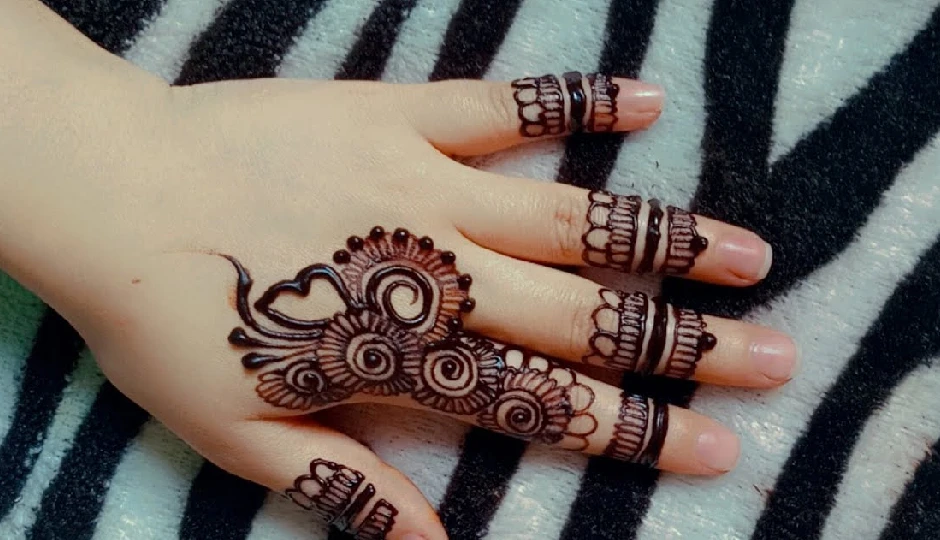 hartalika teej 2025 mehndi design,finger tip mehndi design,floral mehndi for fingers,leaf trail mehndi design,net pattern mehndi,ring style mehndi,arabic finger mehndi,trendy mehndi designs,stylish mehndi for teej,festive mehndi ideas