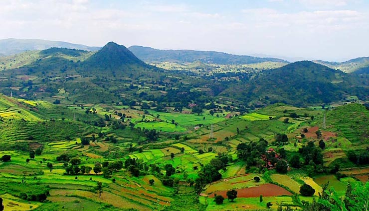 सावन का मौसम होता है प्यार का, अपने पार्टनर के साथ करें इन जगहों की सैर