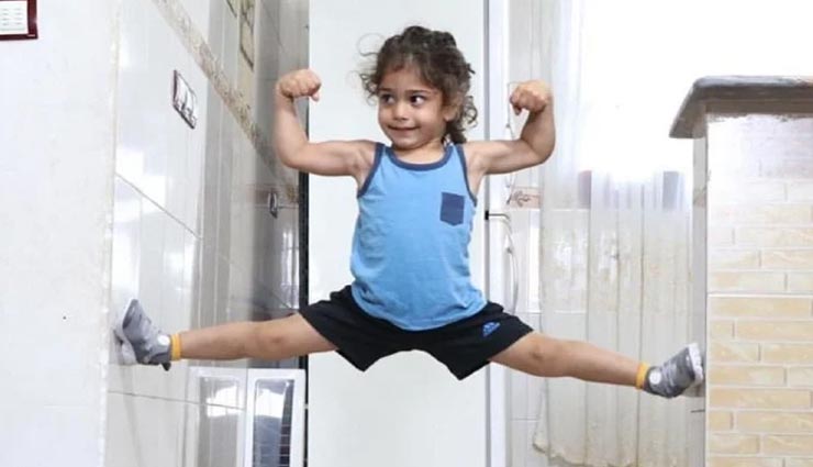 दुनियाभर में मशहूर है यह 6 साल का बच्चा, कारण आपको भी कर देगा हैरान weird news,weird child,social media sensation,arat hosseini,six pack abs