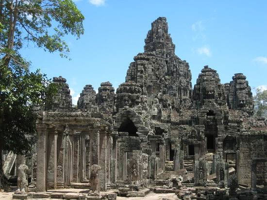 siem reap,archeological places in siem reap,famous archeological places,angkor wat,bayon,ta prohm,banteay srei,wat damnak