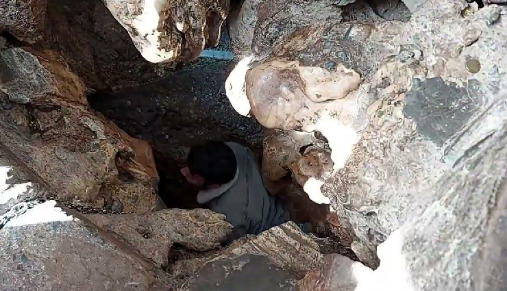 vaishno devi mandir visit tips,things to know before visiting vaishno devi,vaishno devi pilgrimage advice,traveling to vaishno devi shrine,pilgrimage tips for vaishno devi yatra,vaishno devi travel essentials,dos and donts at vaishno devi mandir,vaishno devi trekking precautions,spiritual journey to vaishno devi,guide for vaishno devi temple visit