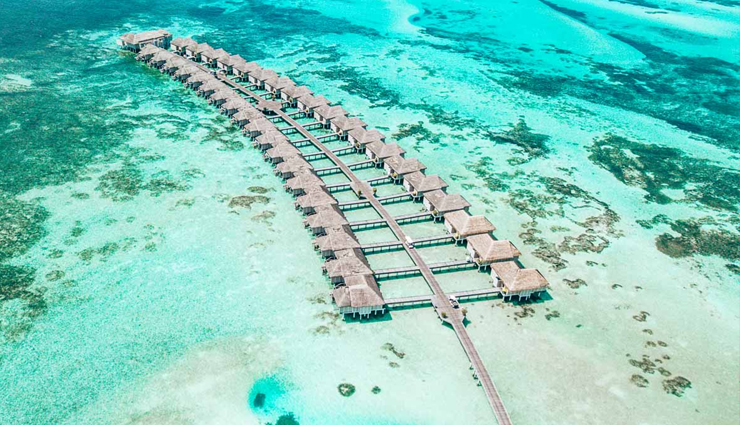 maldives,tourist places,must-visit,travel destinations,maldives attractions,maldives islands,maldives beaches,maldives resorts,maldives vacation,maldives travel guide