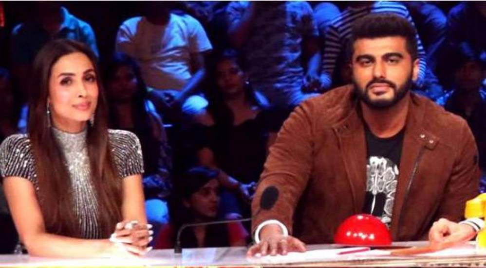 जब प्यार किया तो डरना क्या! India's Got Talent के मंच पर हाथ में हाथ डाले दिखे मलाइका अरोड़ा और अर्जुन कपूर bollywood,arjun kapoor,malaika arora,indias got talent