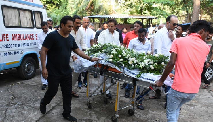 एक्टर अर्जुन रामपाल की मां का निधन, अंतिम संस्कार में पहुंचे बॉलीवुड के कई दिग्गज सितारे bollywood,arjun rampal,arjun rampal mother dies