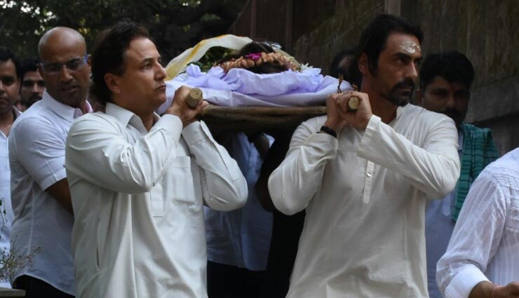 एक्टर अर्जुन रामपाल की मां का निधन, अंतिम संस्कार में पहुंचे बॉलीवुड के कई दिग्गज सितारे bollywood,arjun rampal,arjun rampal mother dies