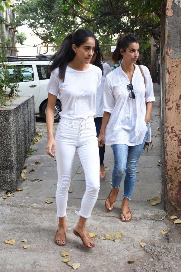 एक्टर अर्जुन रामपाल की मां का निधन, अंतिम संस्कार में पहुंचे बॉलीवुड के कई दिग्गज सितारे bollywood,arjun rampal,arjun rampal mother dies