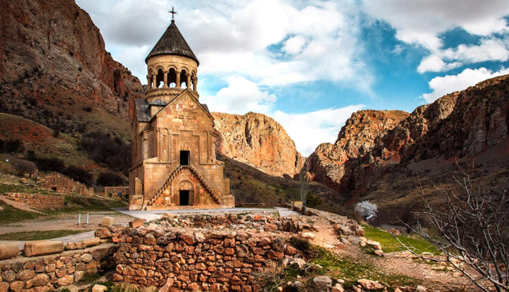 yerevan,khor virap,mount aragats,dilijan,lake sevan,geghard monastery,garni temple,khndzoresk,etchmiadzin cathedral,noravank gorge,armenia,places to visit in armenia