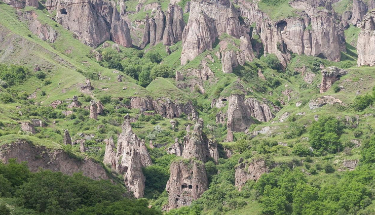 yerevan,khor virap,mount aragats,dilijan,lake sevan,geghard monastery,garni temple,khndzoresk,etchmiadzin cathedral,noravank gorge,armenia,places to visit in armenia