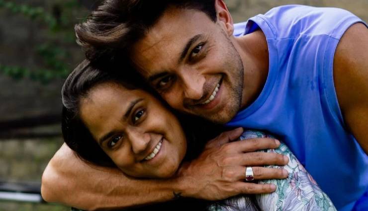 सलमान के बहनोई आयुष से जब पैपराजी ने तलाक को लेकर पूछा सवाल तो रह गए दंग, घर पर अर्पिता को बताया तो...