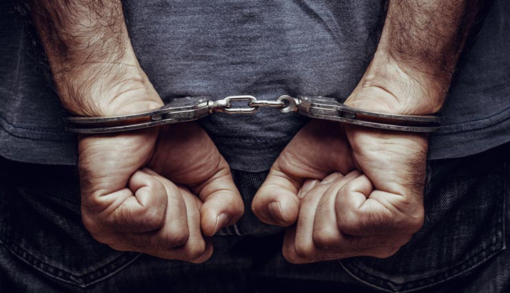 अमेरिका में गैरकानूनी तरीके से घुस रहा था भारतीय, गिरफ्तार कर भेजा गया बाहर