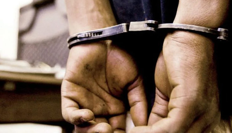 मानव तस्करी के आरोप में एयरइंडिया के 3 कर्मचारियों के साथ एक यात्री गिरफ्तार