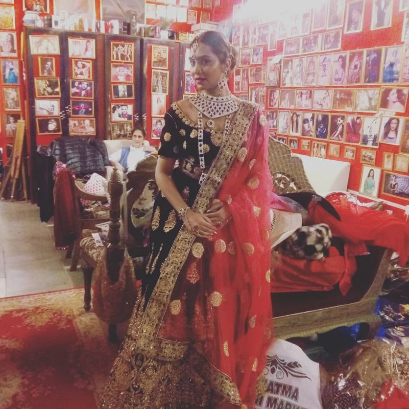 arshi khan latest bridal photoshoot,ex bigg boss 11 contestant,arshi khan hot pics,arshi khan