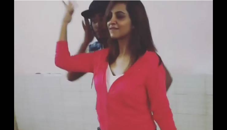 'अस्सलाम-ए-इश्कुम...' पर अर्शी का बिंदास डांस, ईद पर होगा धमाका, देखे वीडियो