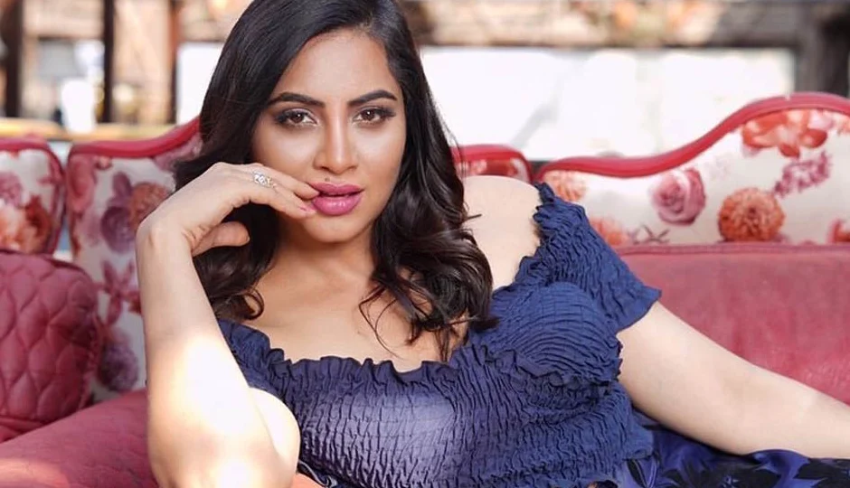 भोजपुरी इंडस्ट्री को लेकर अर्शी खान के बड़े खुलासे, बोलीं – 'मेल एक्टर्स से दूरी बनाकर रखो'